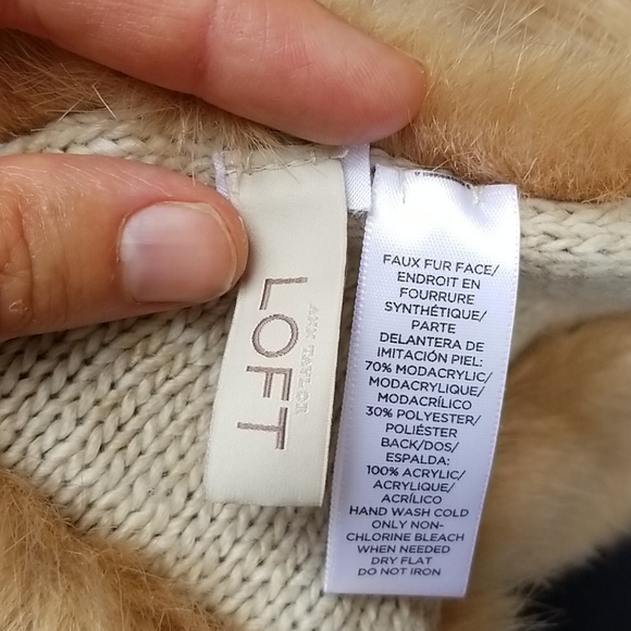 Loft Faux Fux Scarf EUC - Picture 3 of 3